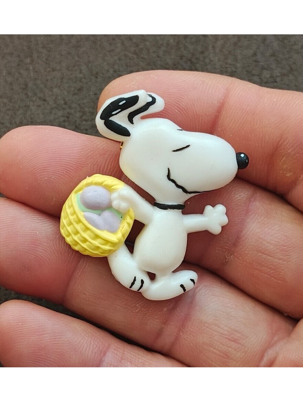 1990s Hallmark Peanuts Snoopy Easter Basket Brooch Pin